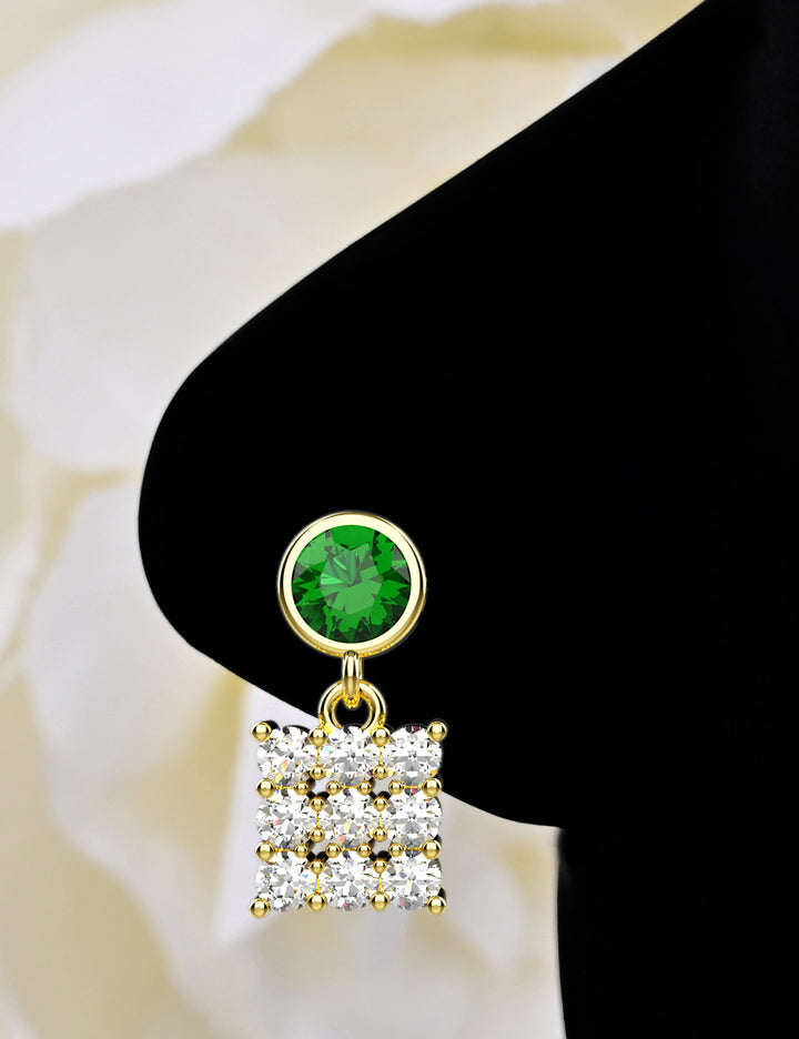Tiny emerald nose stud