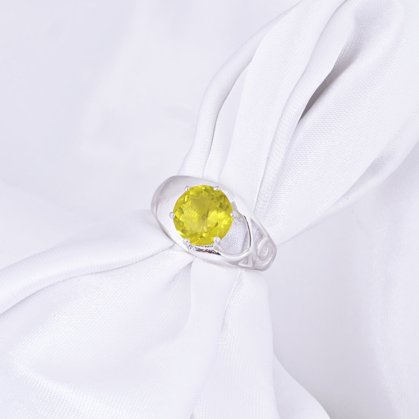 Sparkle Peridot Gems Signet Ring for Women